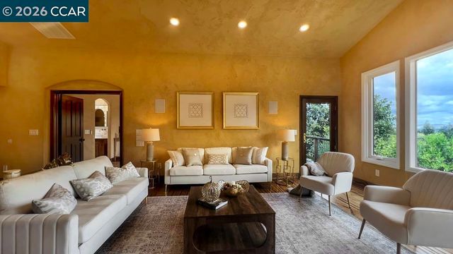 800 Hamilton Dr, Pleasant Hill, CA 94523
