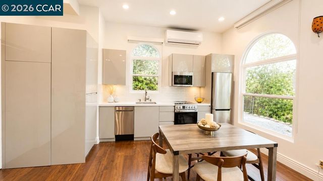 800 Hamilton Dr, Pleasant Hill, CA 94523