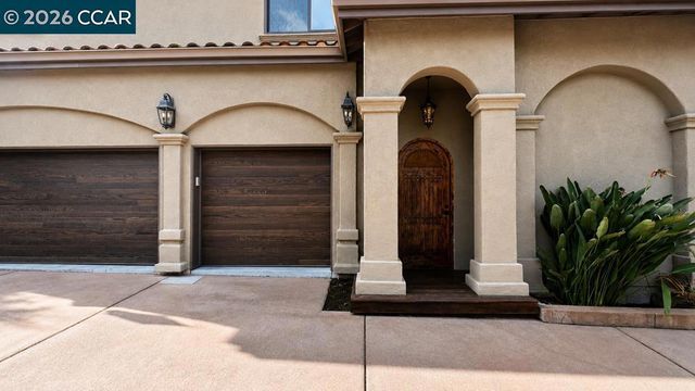 800 Hamilton Dr, Pleasant Hill, CA 94523