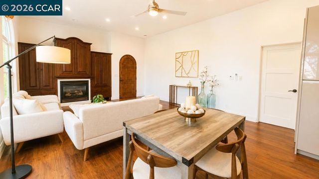 800 Hamilton Dr, Pleasant Hill, CA 94523