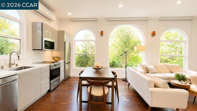 800 Hamilton Dr, Pleasant Hill, CA 94523