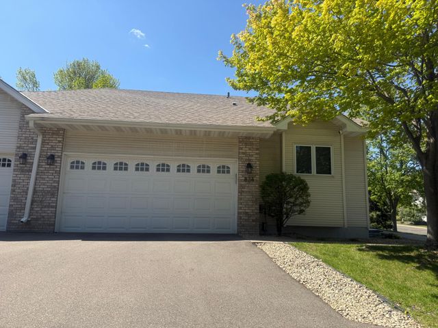 834 Wescott Square, Eagan, MN 55123
