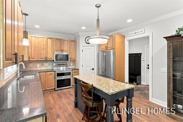 16373 W Willow Drive, Spring Lake, MI 49456