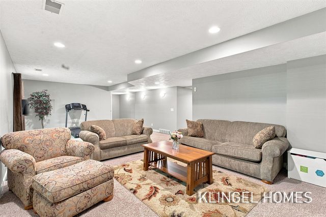 16373 W Willow Drive, Spring Lake, MI 49456