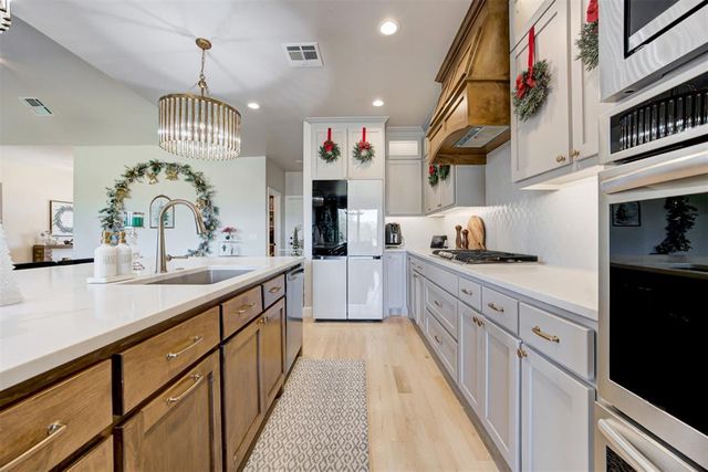 3400 Woodland Springs Drive, Norman, OK 73072