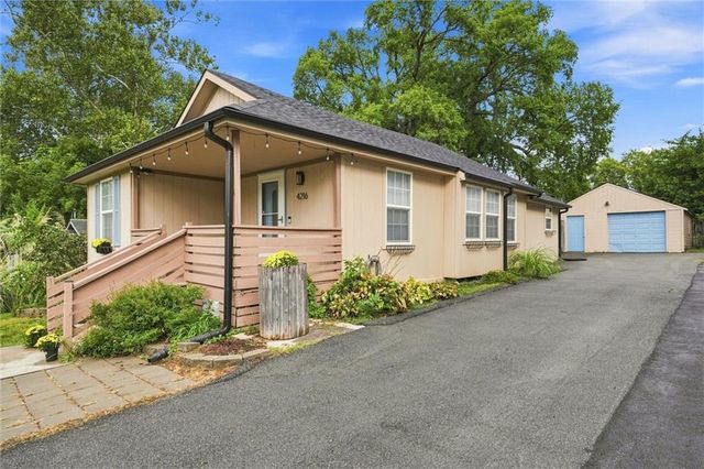 4216 NE 44TH Street, Kansas City, MO 64117