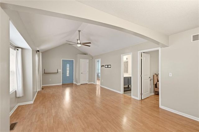 4216 NE 44TH Street, Kansas City, MO 64117