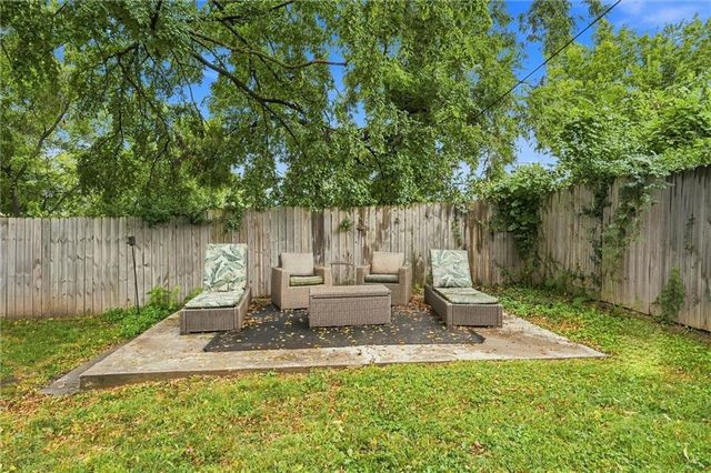 4216 NE 44TH Street, Kansas City, MO 64117