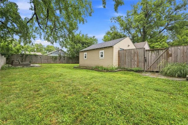 4216 NE 44TH Street, Kansas City, MO 64117