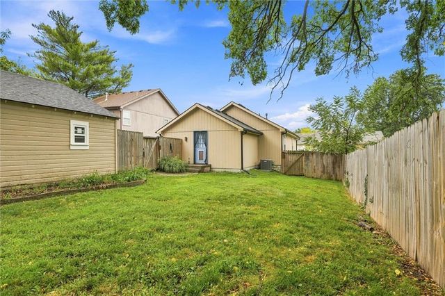 4216 NE 44TH Street, Kansas City, MO 64117