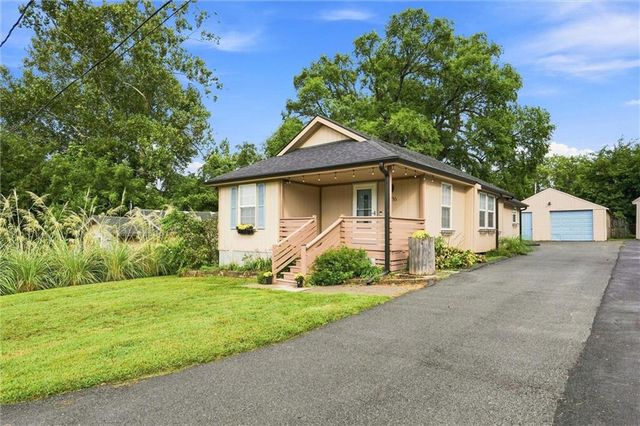 4216 NE 44TH Street, Kansas City, MO 64117