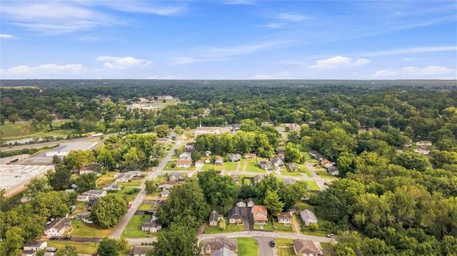 4216 NE 44TH Street, Kansas City, MO 64117
