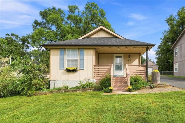4216 NE 44TH Street, Kansas City, MO 64117