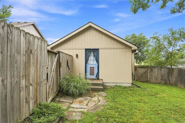 4216 NE 44TH Street, Kansas City, MO 64117
