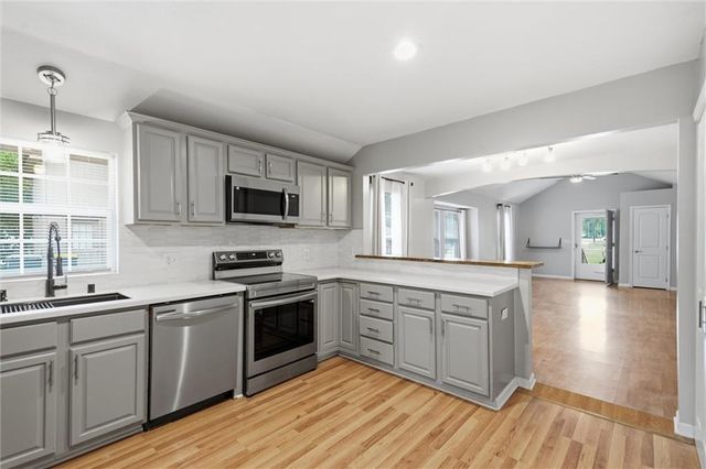 4216 NE 44TH Street, Kansas City, MO 64117