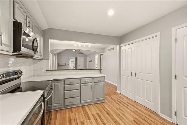 4216 NE 44TH Street, Kansas City, MO 64117