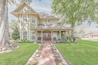 706 Yorkshire Court, Deer Park, TX 77536