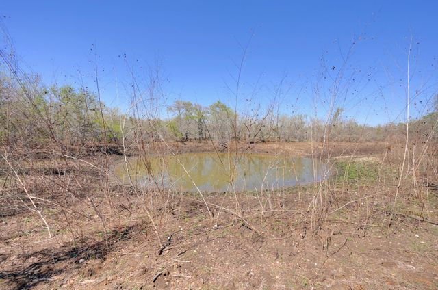 000 FM 2814, Waelder, TX 78959