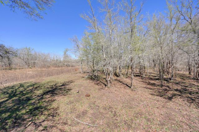 000 FM 2814, Waelder, TX 78959