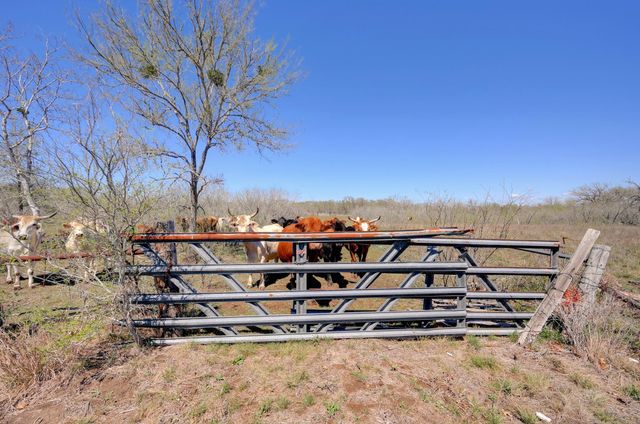 000 FM 2814, Waelder, TX 78959