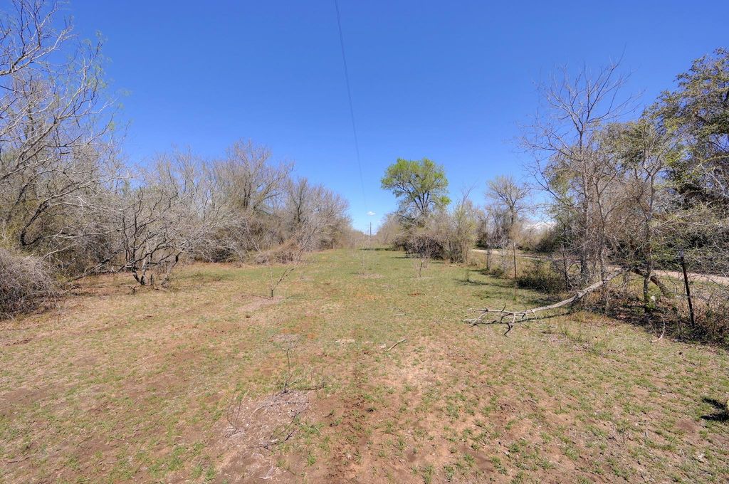 000 FM 2814, Waelder, TX 78959
