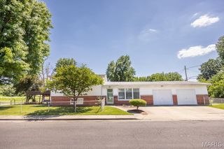 201 S Olive Street, Hartford, IL 62048