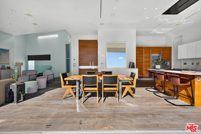 8760 Hollywood Boulevard, Los Angeles, CA 90069