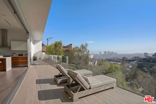 8760 Hollywood Boulevard, Los Angeles, CA 90069