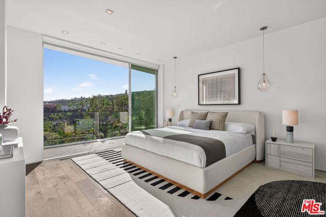 8760 Hollywood Boulevard, Los Angeles, CA 90069