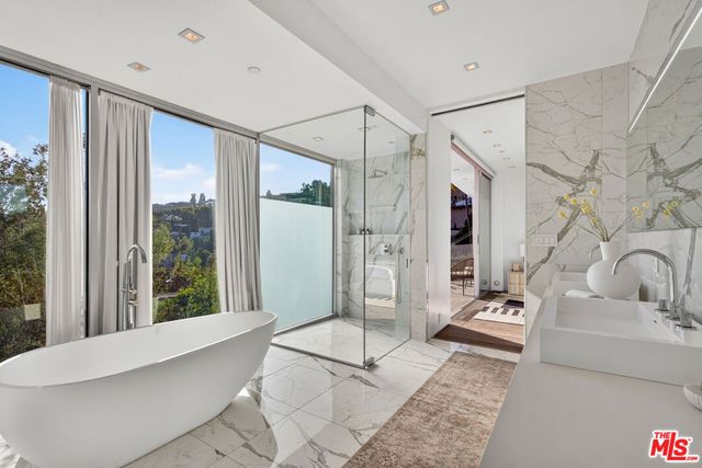 8760 Hollywood Boulevard, Los Angeles, CA 90069