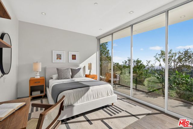 8760 Hollywood Boulevard, Los Angeles, CA 90069