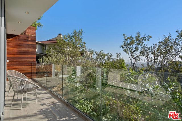 8760 Hollywood Boulevard, Los Angeles, CA 90069