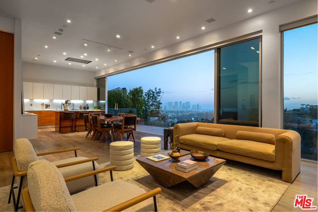 8760 Hollywood Boulevard, Los Angeles, CA 90069