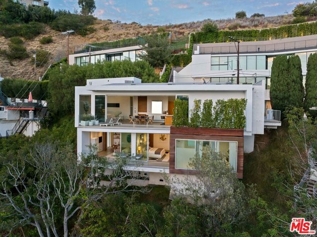 8760 Hollywood Boulevard, Los Angeles, CA 90069