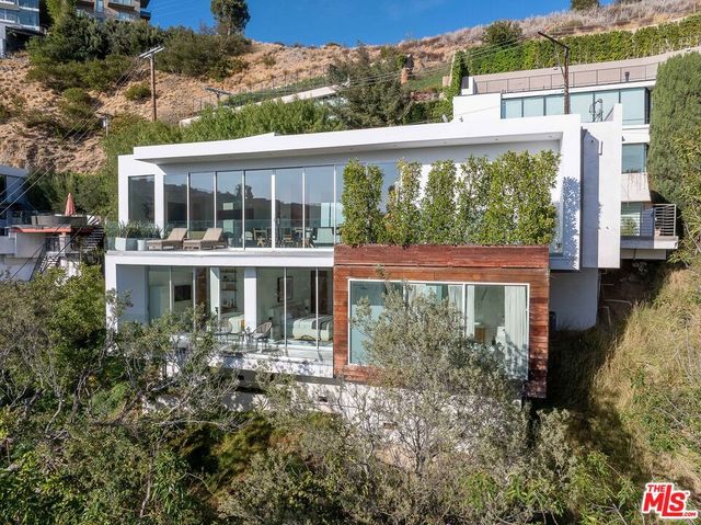 8760 Hollywood Boulevard, Los Angeles, CA 90069