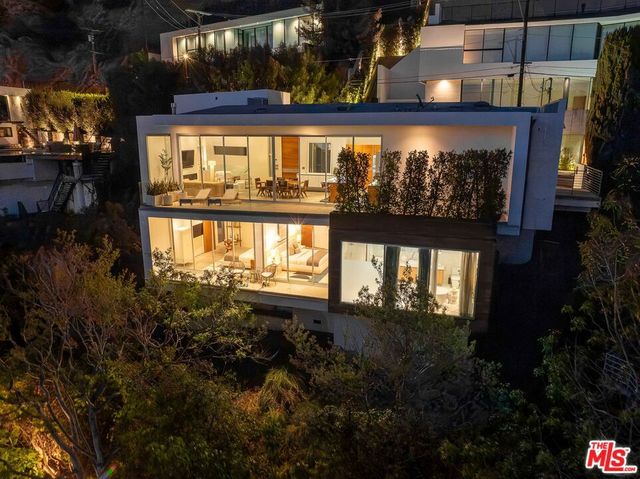 8760 Hollywood Boulevard, Los Angeles, CA 90069