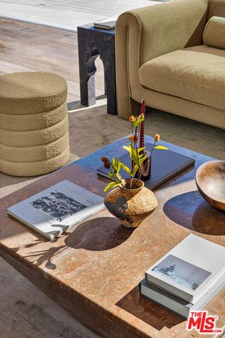 8760 Hollywood Boulevard, Los Angeles, CA 90069