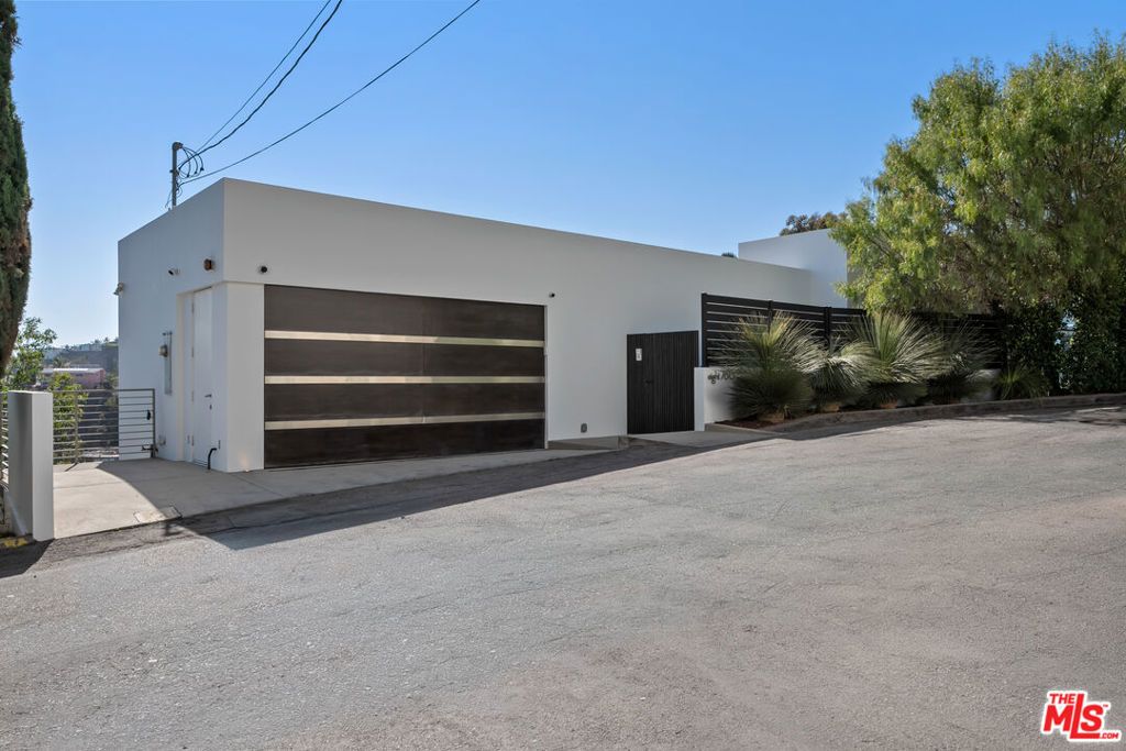 8760 Hollywood Boulevard, Los Angeles, CA 90069