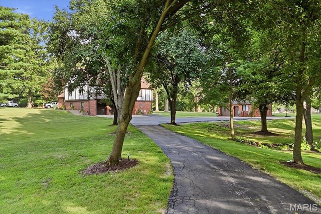 10 Brighton Place, Shiloh, IL 62221