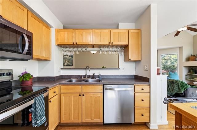 805 Summer Hawk Drive B10, Longmont, CO 80504