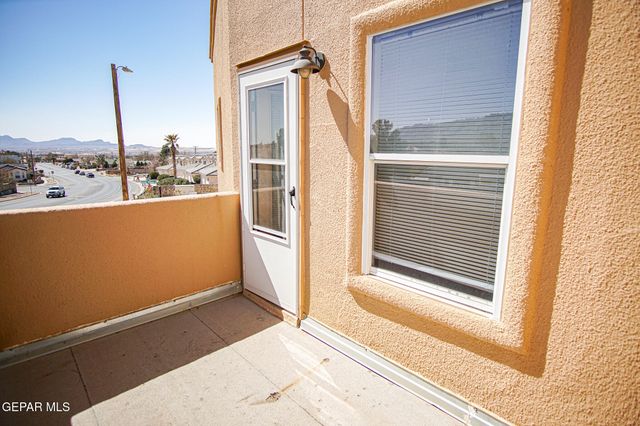 528 Green Village Court B, El Paso, TX 79912