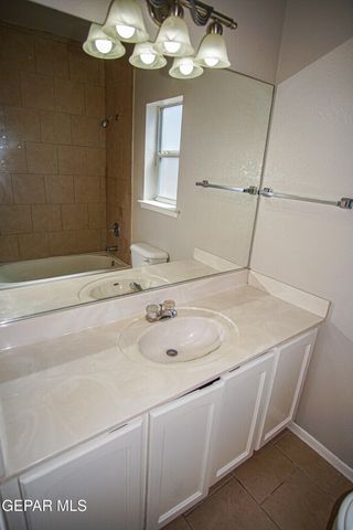 528 Green Village Court B, El Paso, TX 79912