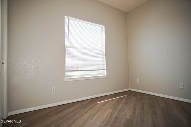 528 Green Village Court B, El Paso, TX 79912