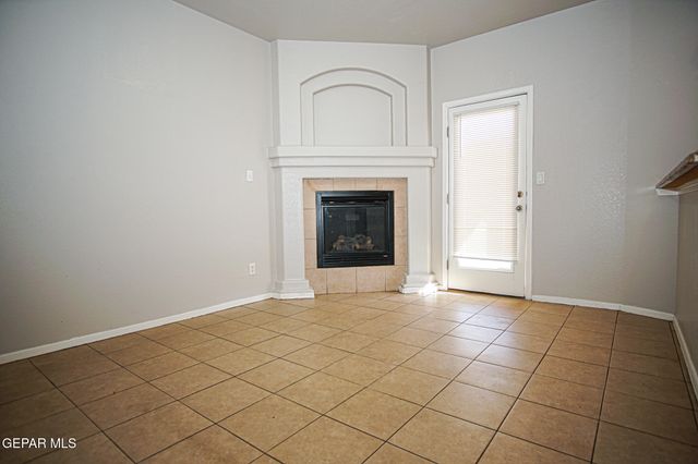 528 Green Village Court B, El Paso, TX 79912