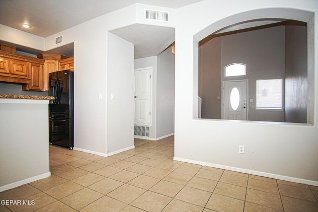528 Green Village Court B, El Paso, TX 79912