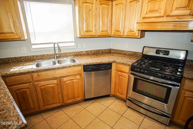 528 Green Village Court B, El Paso, TX 79912
