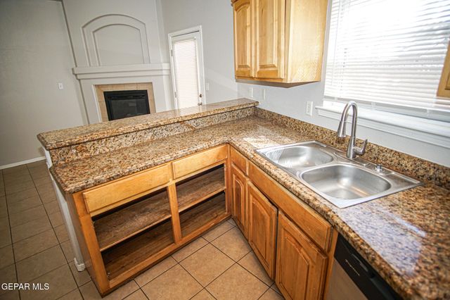 528 Green Village Court B, El Paso, TX 79912