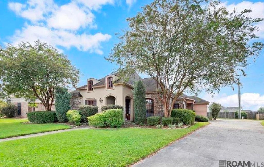 2058 Pointe South Dr, Zachary, LA 70791