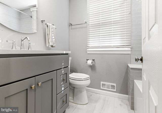 656 E GREENMAN RD, Haddonfield, NJ 08033