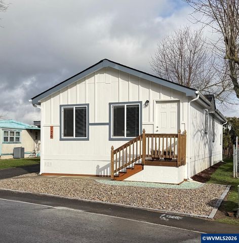 176 Clearwater Av NE, Salem, OR 97301